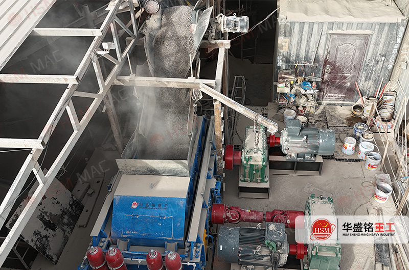 山西時產100噸石灰石全液壓對輥制砂機 山西時產100噸石灰石全液壓對輥制砂機